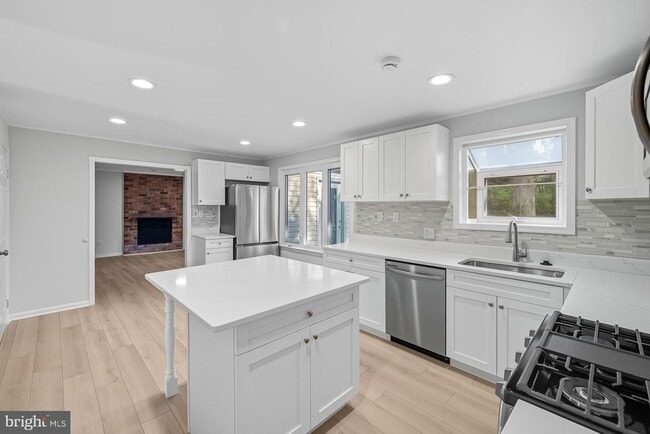 Building Photo - 210 Lastner Ln