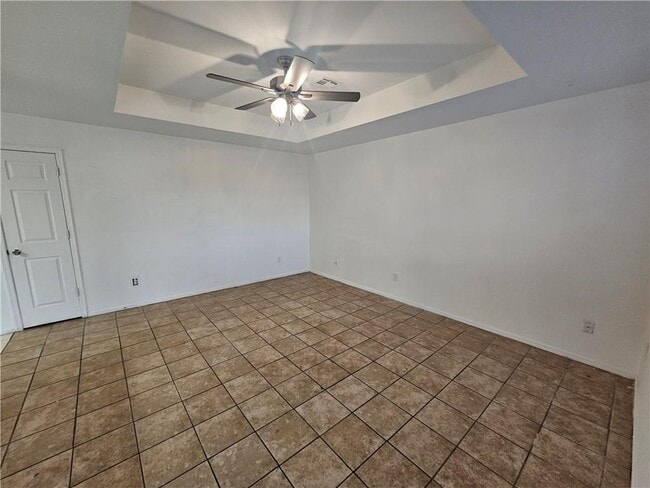 Building Photo - 2326 W Roselawn St