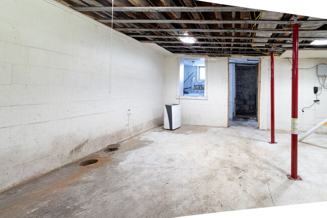 Building Photo - 2316 Cobden St