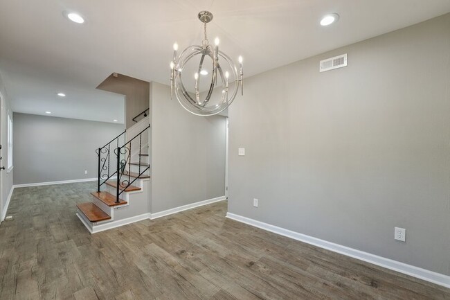 Building Photo - 505 NW Forrest Pk Ct