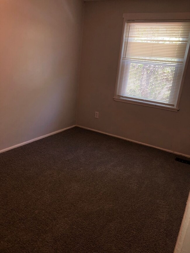 Building Photo - 3 Bedroom 1bath Southwest Baltimore