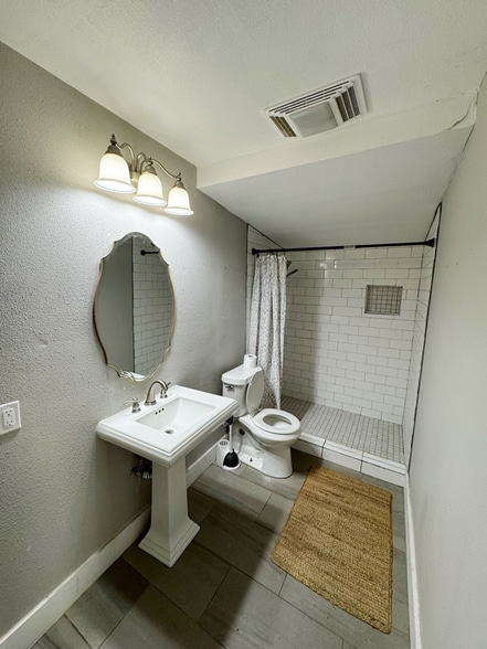 Building Photo - 622 Potomac St