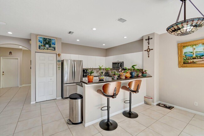 Building Photo - 6788 Hendry Dr