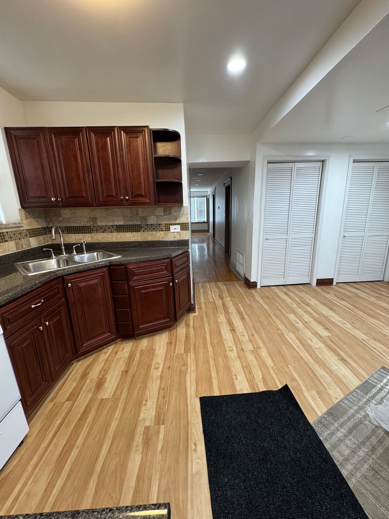 Building Photo - 1809 N Hermitage Ave