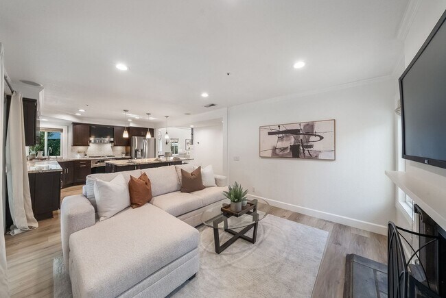 Building Photo - 1205 Cerca