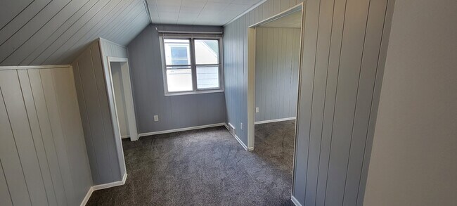 Building Photo - 1612 S Liddesdale St