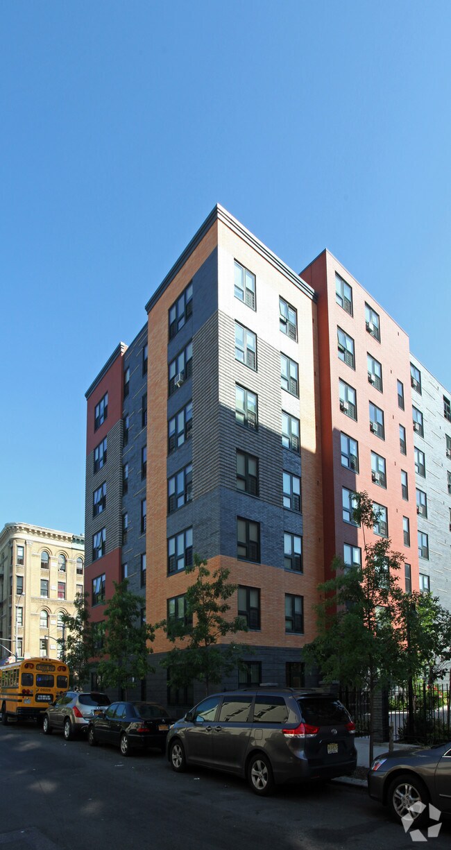 Building Photo - Legacy Houses