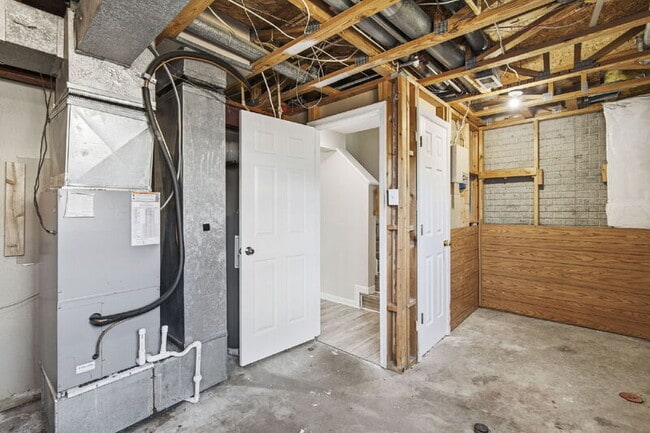 Building Photo - 927 Pirates Ct