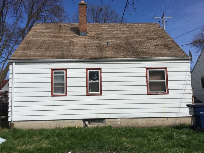 Building Photo - 3 Bedroom Single Family Home