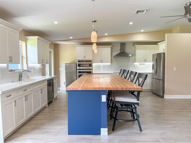 Building Photo - 17420 St