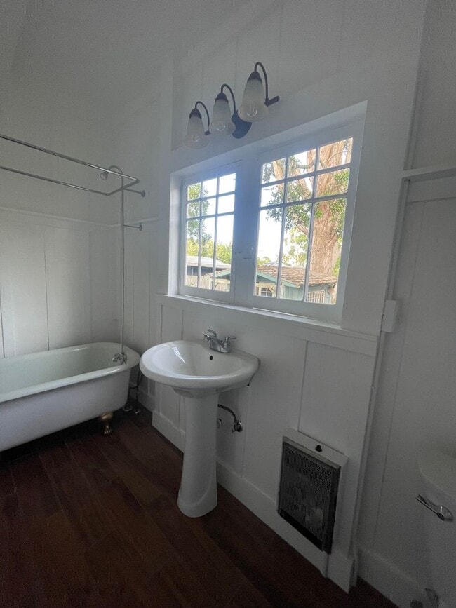 Building Photo - Pacific Grove quaint cottage