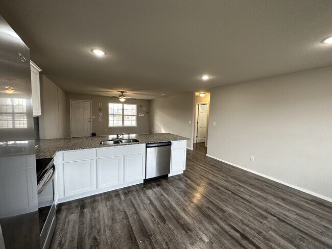 Building Photo - 6801 SW Pilgrim Rd