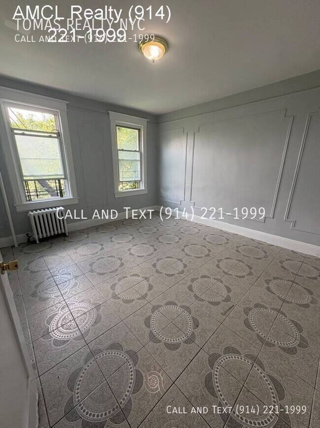 Building Photo - 127 Stanley Ave