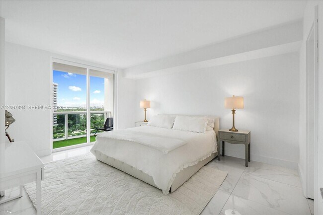 Building Photo - 10275 Collins Ave