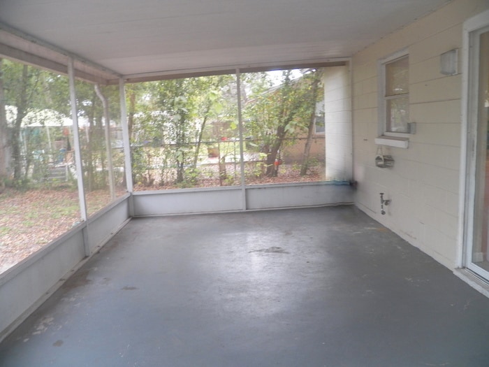 Building Photo - 8523 Chinaberry Dr
