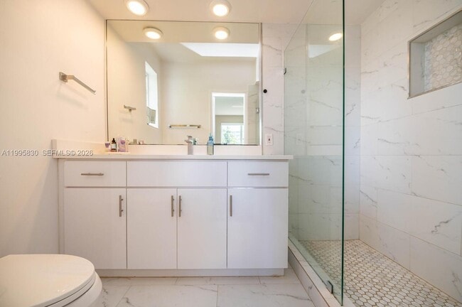 Building Photo - 9520 E Broadview Dr