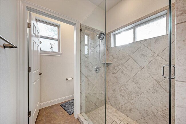 Building Photo - 3240 E Whitestone Blvd