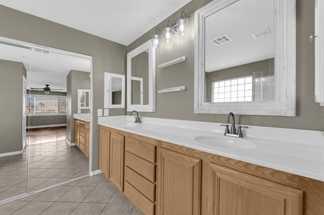 Building Photo - 4319 N Thunder Twice St