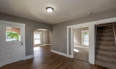 Building Photo - 353 S Maple St