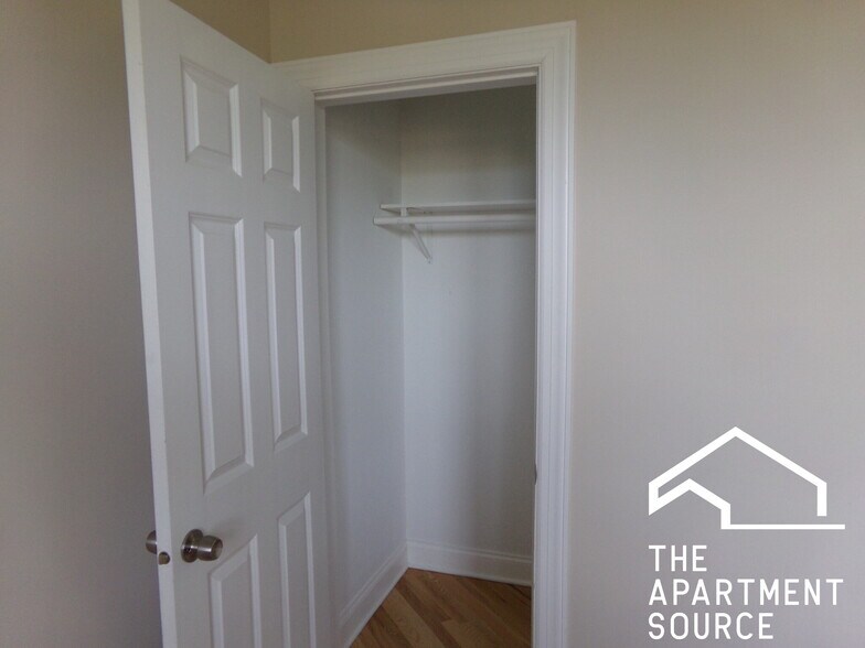 Building Photo - 897 Green Bay Rd