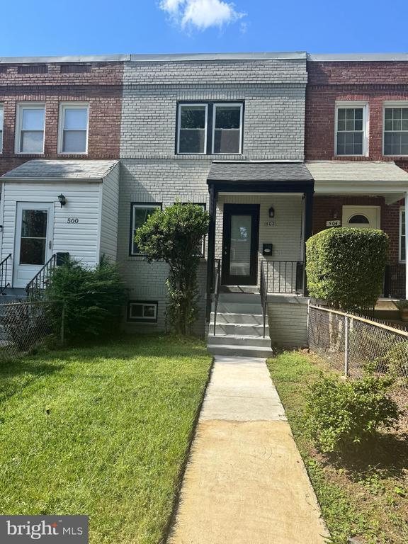Primary Photo - 502 E Nelson Ave