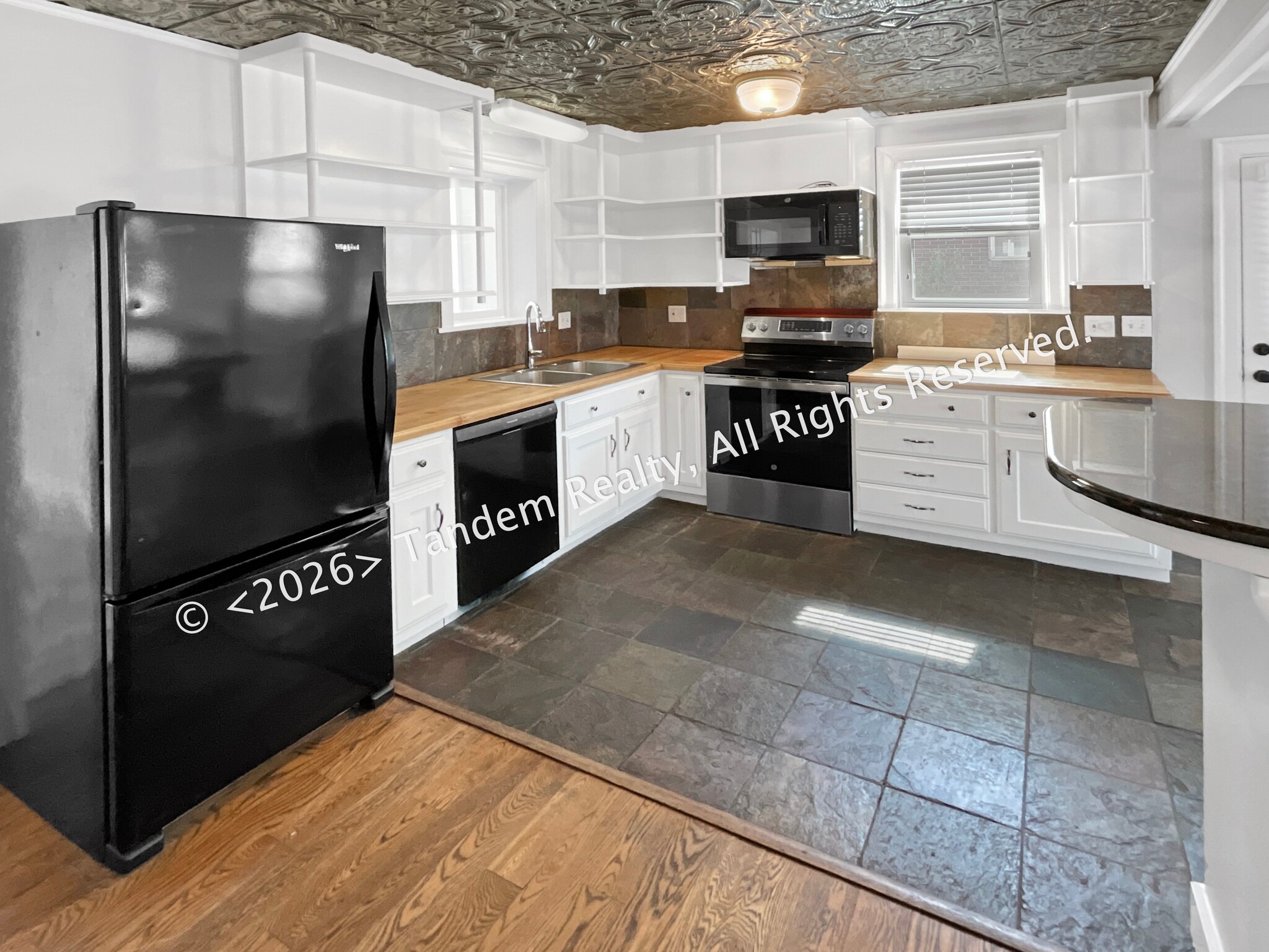 Building Photo - 2228 Ashwood Ave