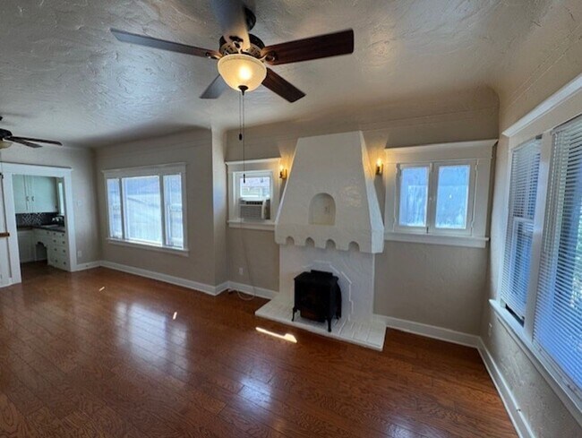 Building Photo - 1144 E Appleton St