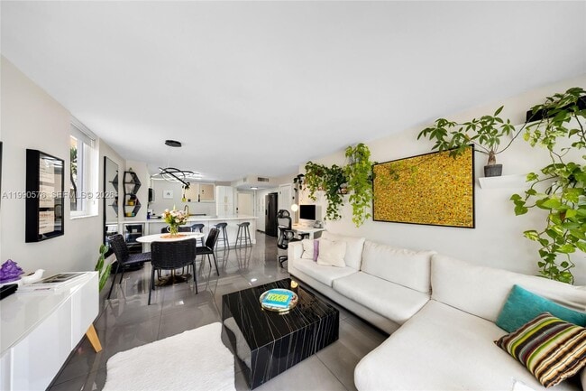 Building Photo - 1665 Bay Rd