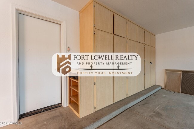 Building Photo - 13354 W San Miguel Ave