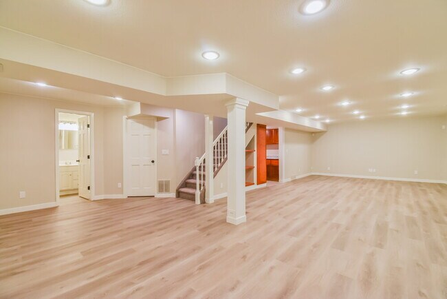 Building Photo - 8633 Bellcove Cir