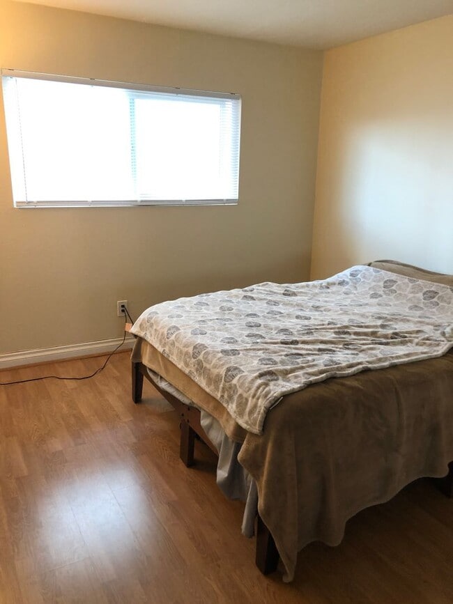 Building Photo - Near Parkway Plaza - 2 Bedrooms/2 Baths with Central Air Conditioning@ Sunterra