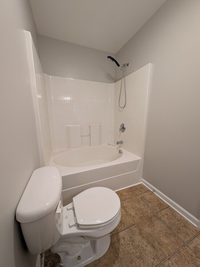 Building Photo - 1438 Riverbrook Dr