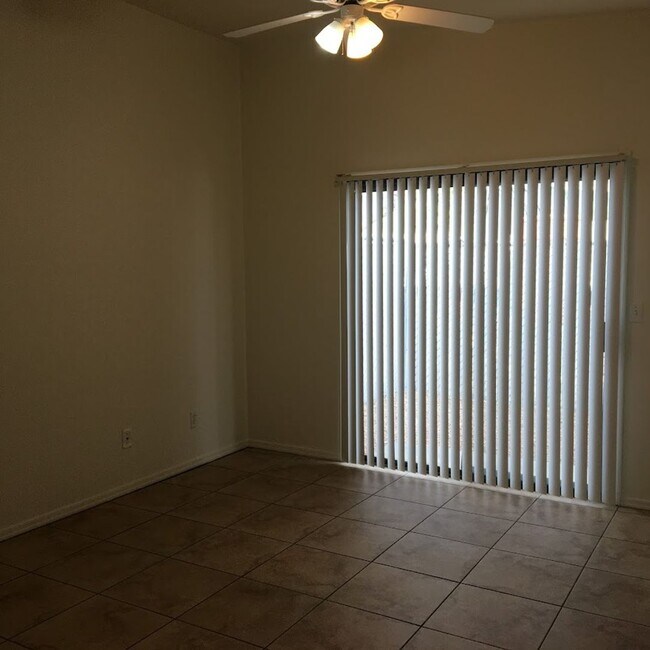 Building Photo - 9108 E Esperanza Dr