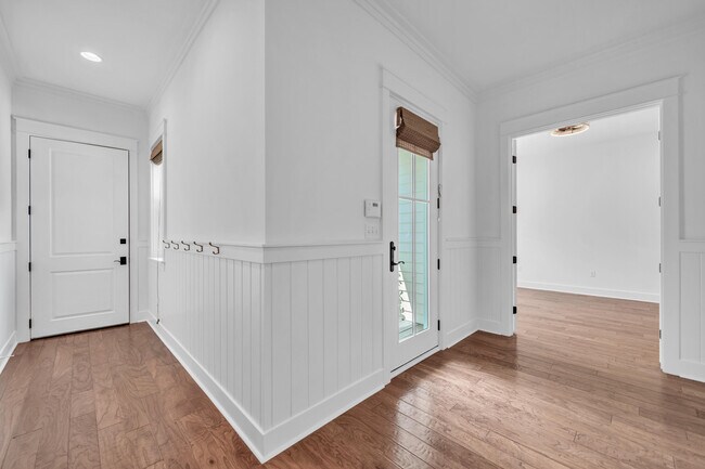 Building Photo - 654 Breakers Street