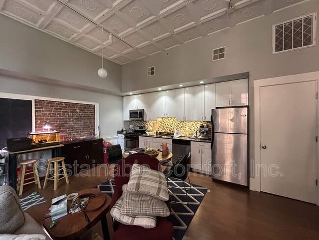 Building Photo - 28 Adams St