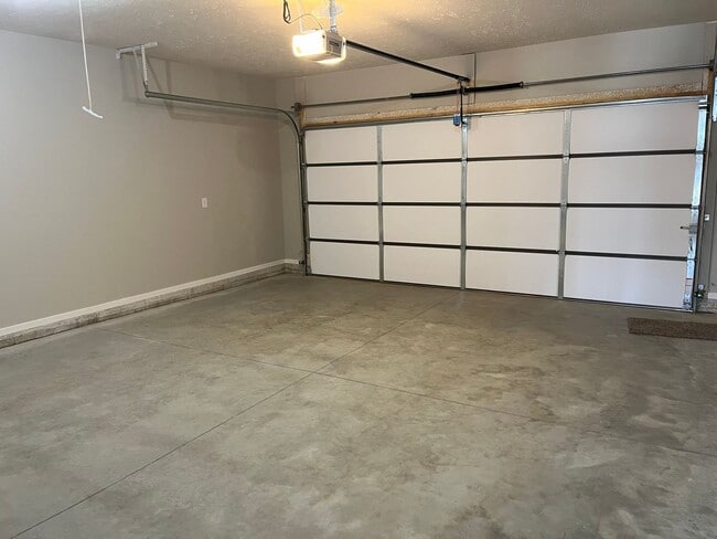 Building Photo - Where Convenience Meets Luxury.