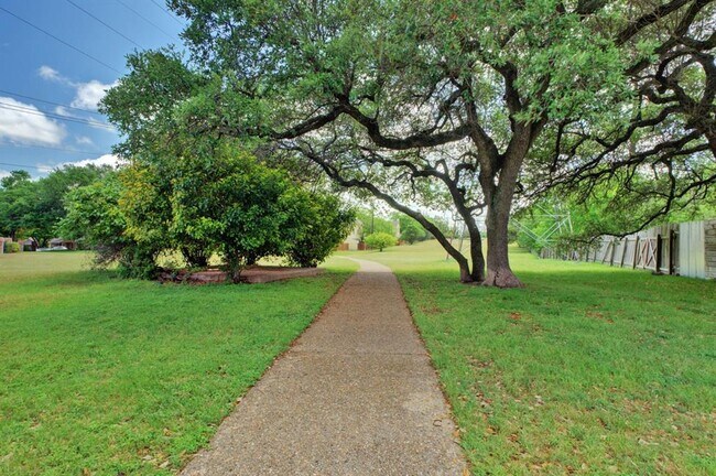 Building Photo - 1411 Gracy Farms Ln
