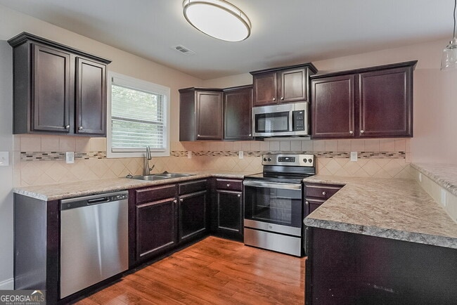 Building Photo - 607 Savannah Dr