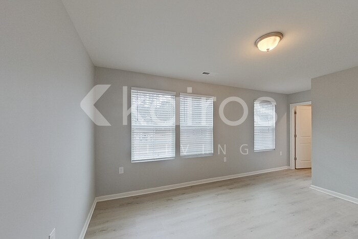 Building Photo - 2595 Provence Dr SE