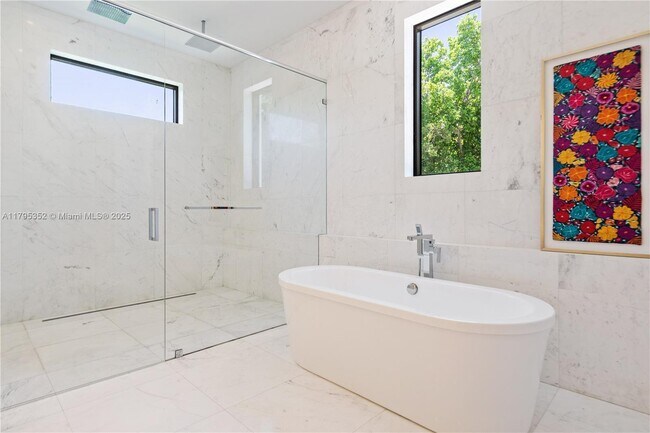 Building Photo - 58 Bay Heights Dr
