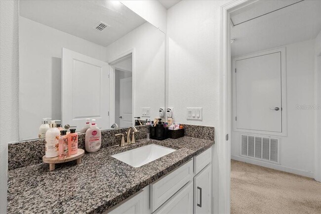 Building Photo - 8166 Crescent Oaks Dr