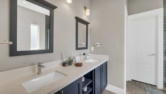 Building Photo - 607 Bayou St