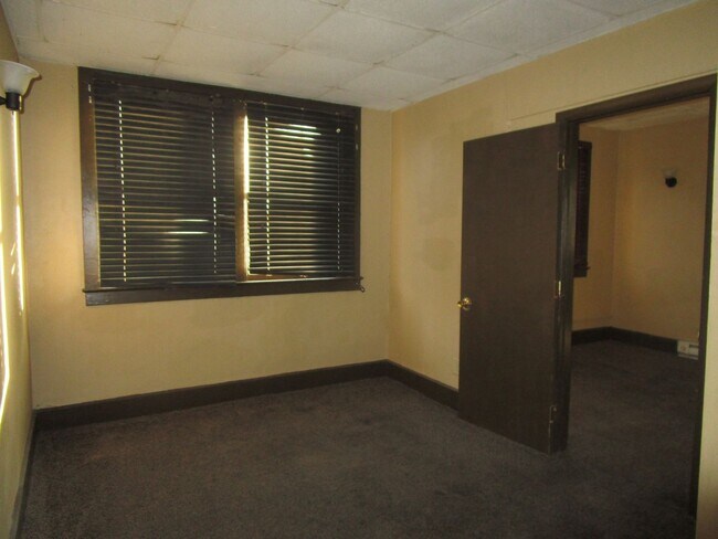 Building Photo - 706 E Jackson St