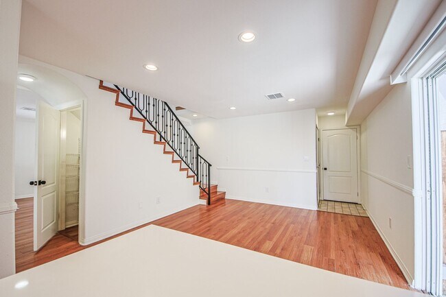 Building Photo - Fully Renovated 4 Bed/3.5Bath Home with Garage + Private Yard