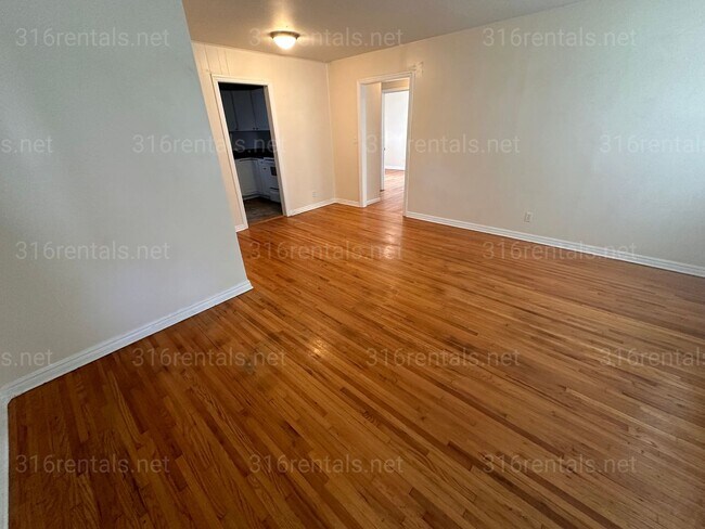 Building Photo - $725 - 2 bed 1 bath - Duplex *COMING SOON*
