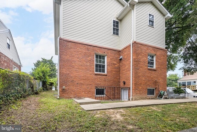 Building Photo - 1600 13th St S