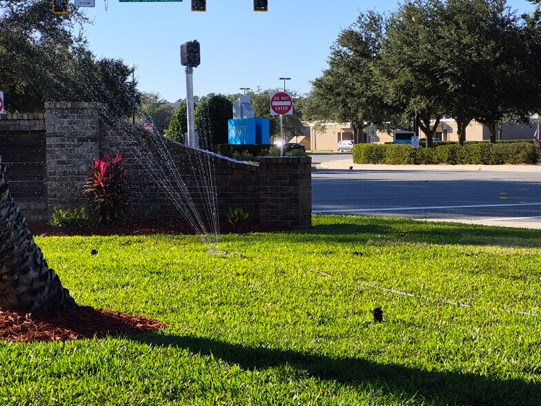 Building Photo - 8640 Rockland Dr