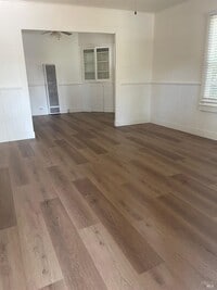 Building Photo - 320 W 1st St