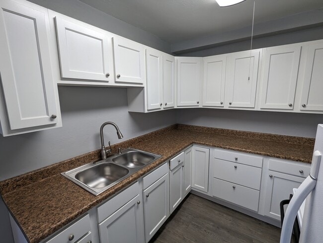 Building Photo - Hyde Park Apartments