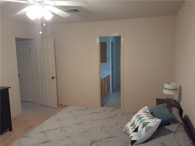 Building Photo - 3725 Castle Rock Dr